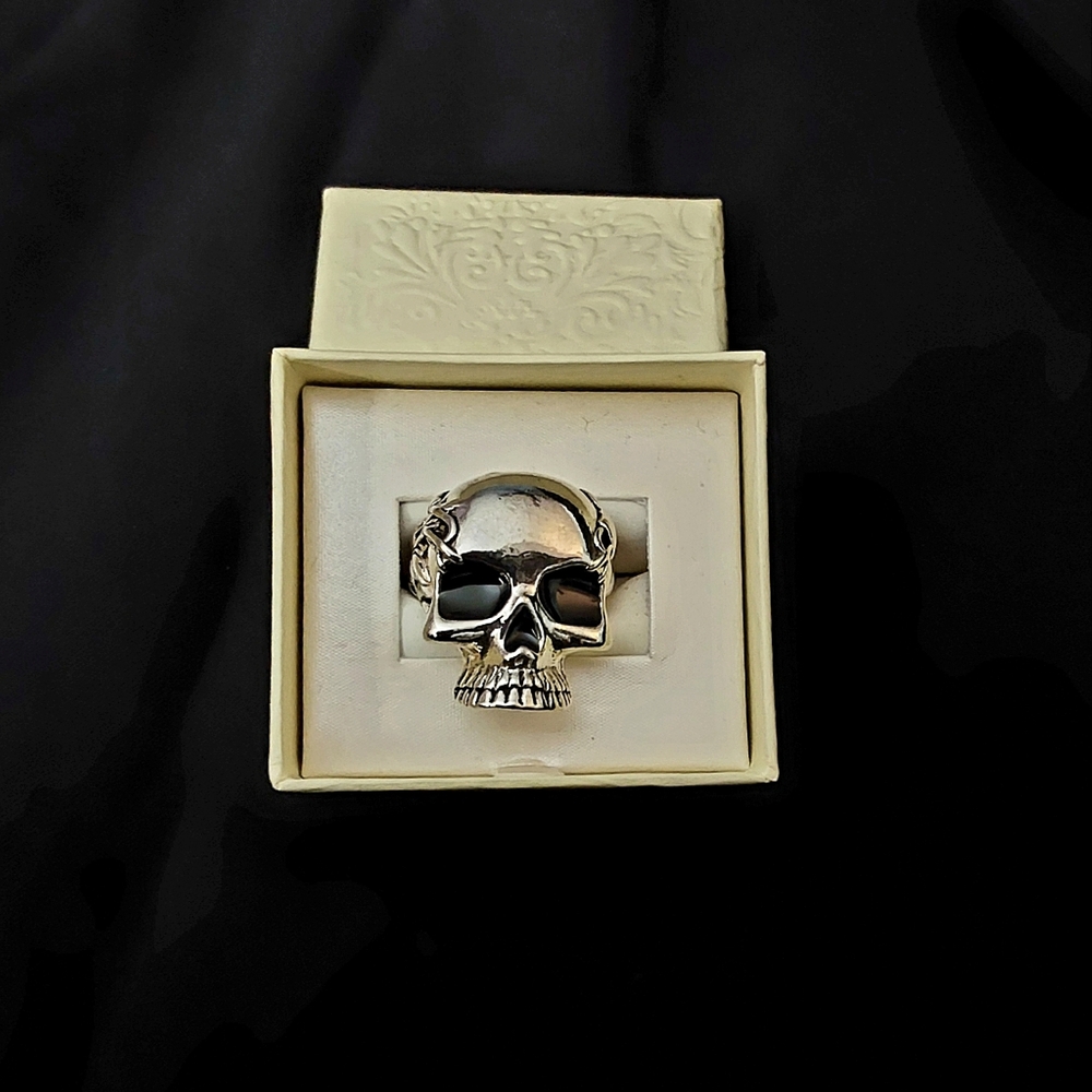 NWT, MENS STAINLESS STEEL BIKER STYLE SKULL RING.